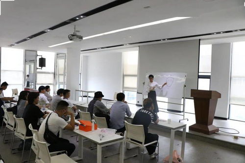 中國發(fā)制品行業(yè)第二期假發(fā)技術(shù)修剪培訓(xùn)圓滿落幕，推動計算機軟硬件輔助設(shè)備零售發(fā)展